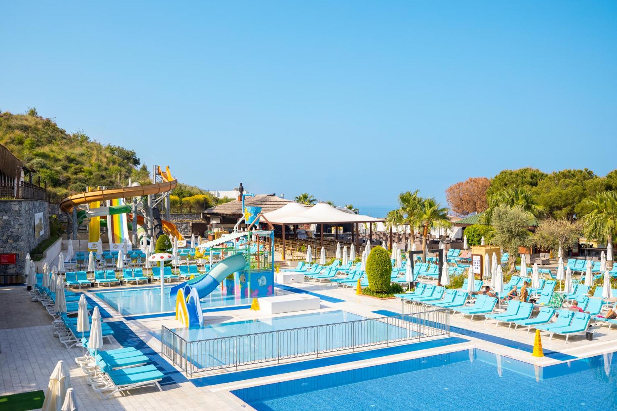 Курортний комплекс Ramada & Golf 5*
