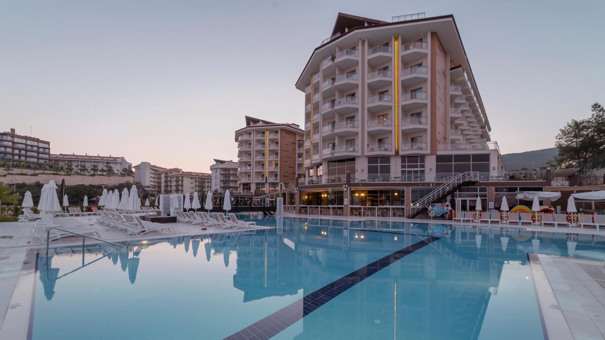 Ramada & Golf Курортний комплекс Кушадаси