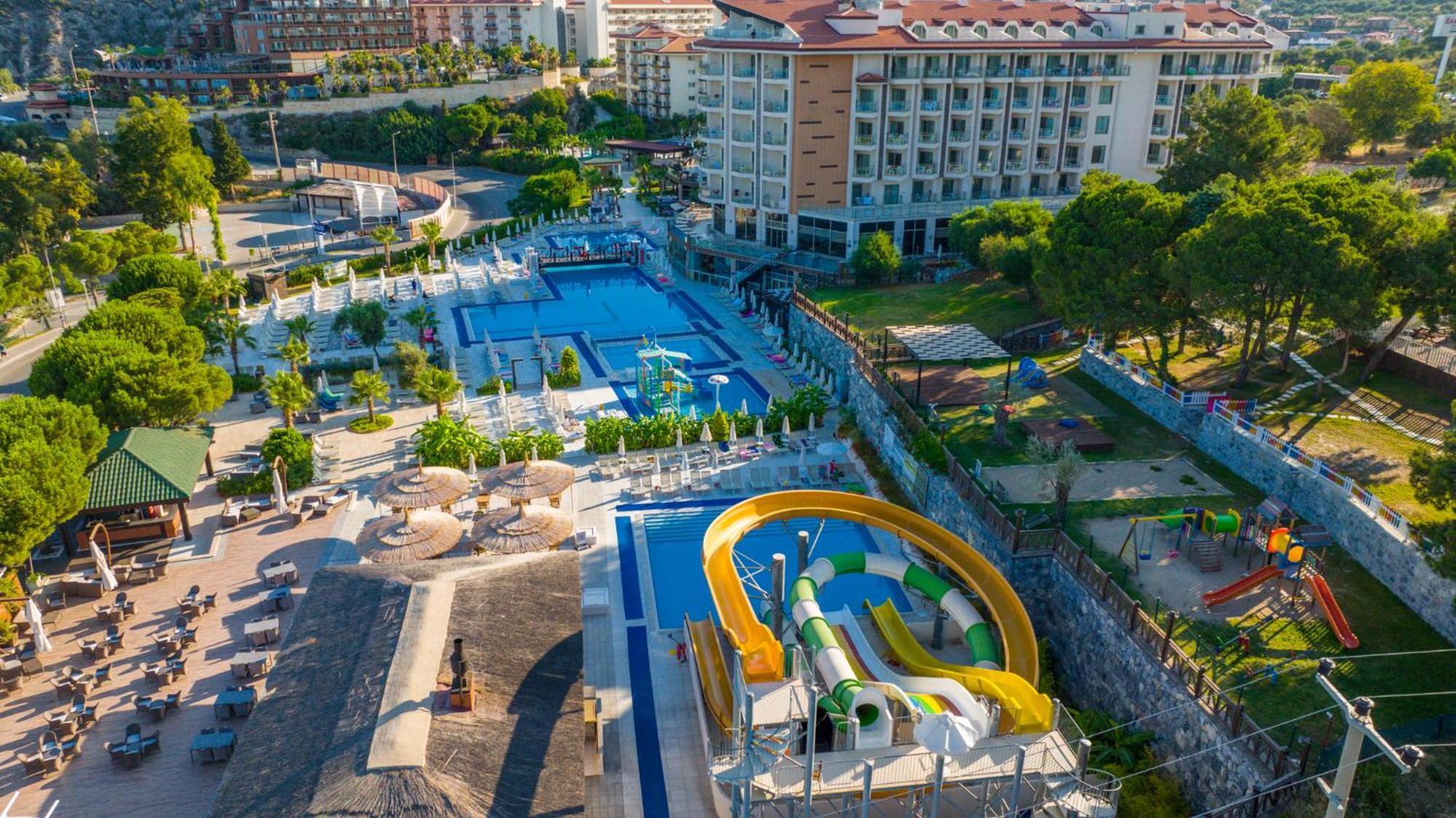 Курортний комплекс Ramada & Golf Кушадаси