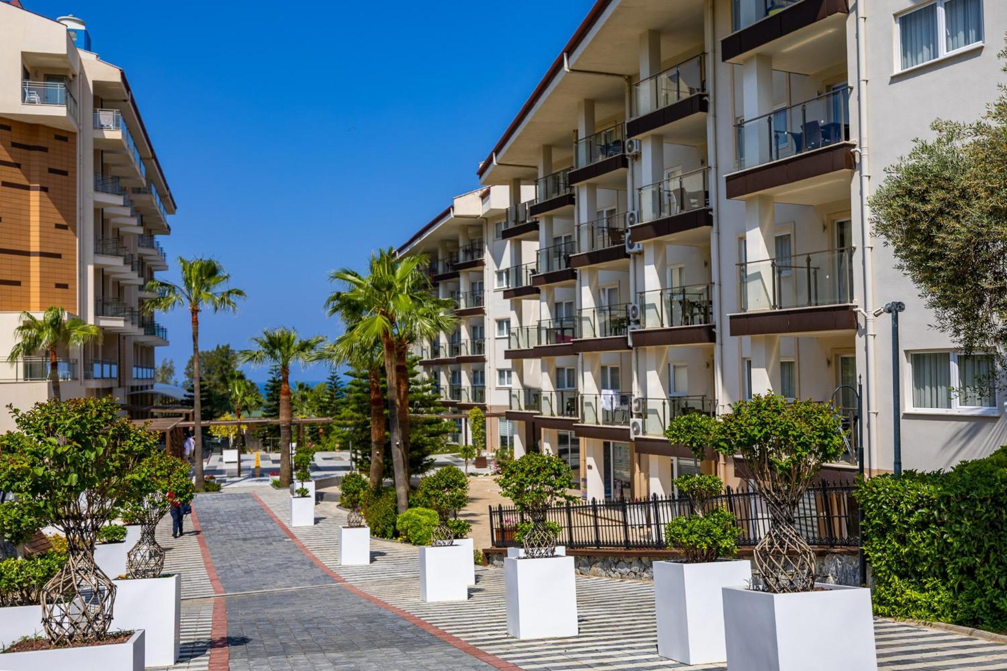 Курортний комплекс Ramada & Golf 5*