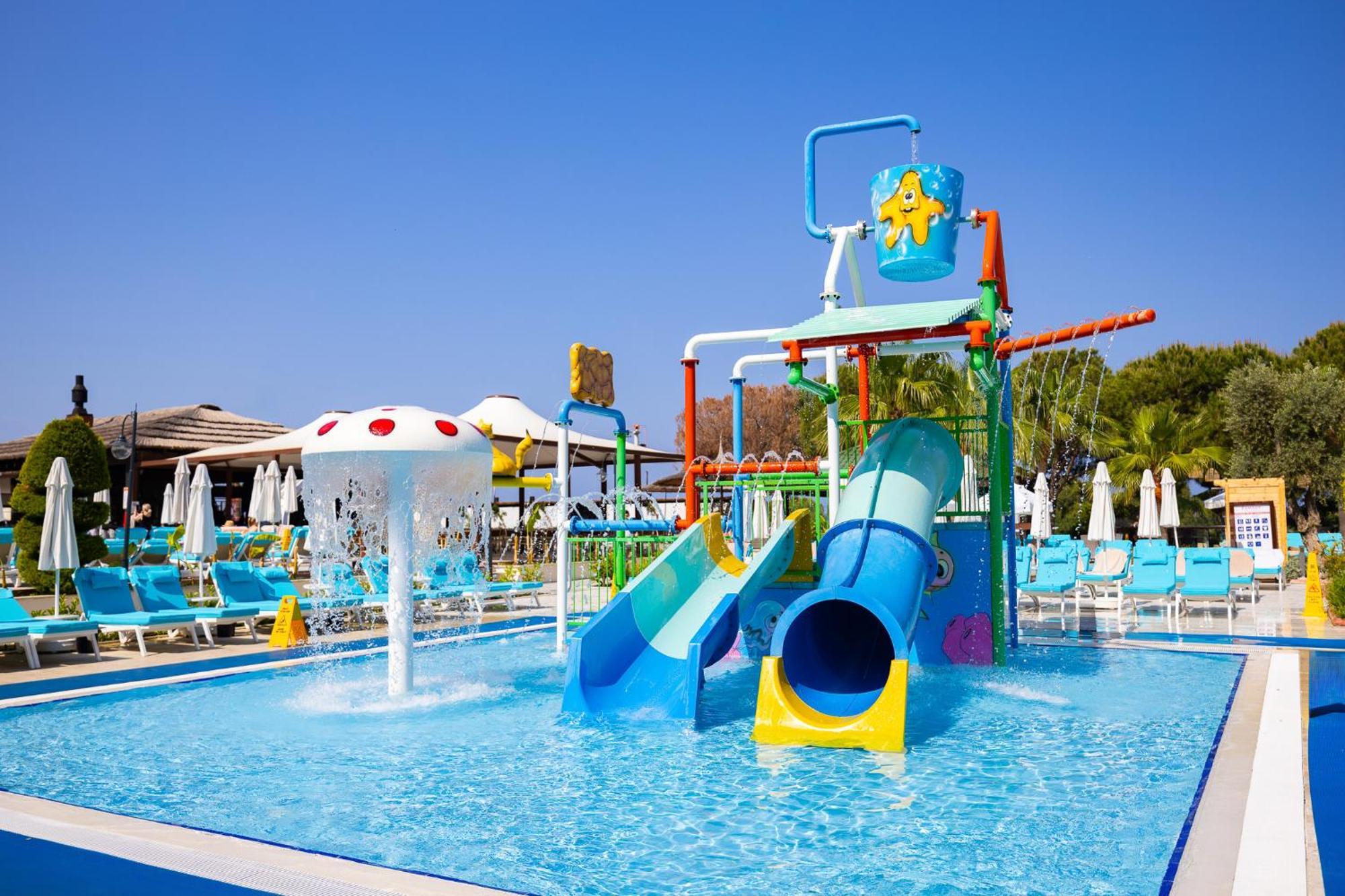 Курортний комплекс Ramada & Golf