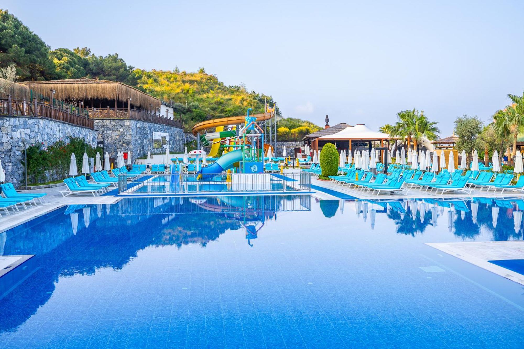 Курортний комплекс Ramada & Golf Кушадаси